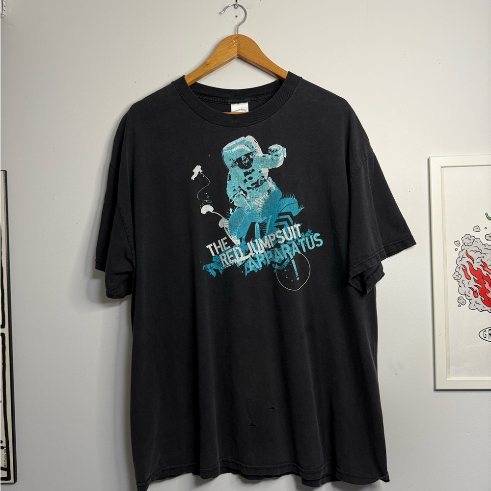Vintage Red Jumpsuit Apparatus Emo Punk Band Black Graphic T-Shirt XL